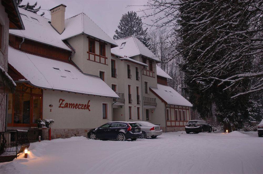Zameczek 3*